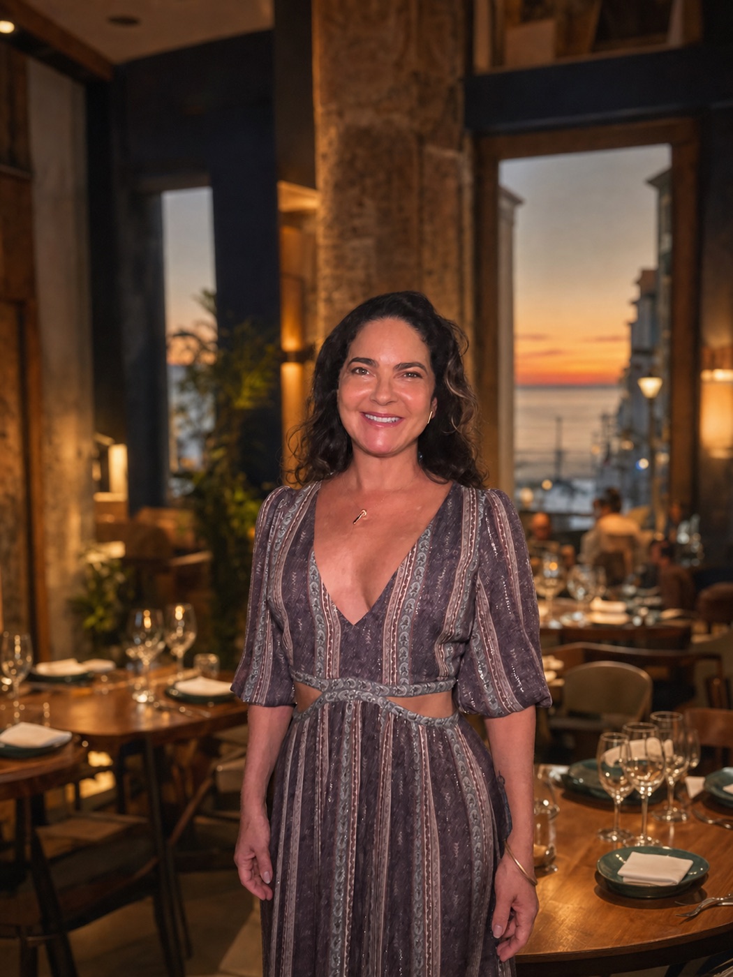 Luciana Mastique no Silva Cozinha, com vista para a Baía de Todos os Santos